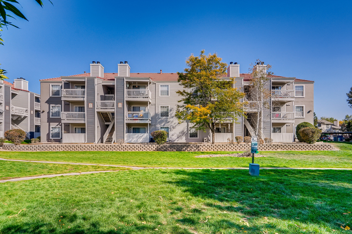 Sienna at Cherry Creek building exterior with lawn